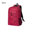 Mochila confeccionada en resistente 600D RPET. Cuenta con un bolsillo principal con cierre de cremallera, y doble tirador. Las cintas para los hombros son acolchadas y ajustables. Presenta bolsillos de rejilla en los laterales, así como cuerda elástica ajustable en el frontal. Disponible en una variada gama de colores con accesorios en negro. Logotipo RPET en etiqueta exterior. El material RPET se elabora a partir de plástico reciclado, para así fomentar la reutilización de residuos plásticos y ayudar a la sostenibilidad del planeta. Parte Trasera y Cintas Acolchadas