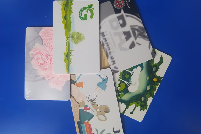 Tipos de tarjetas PVC según el material